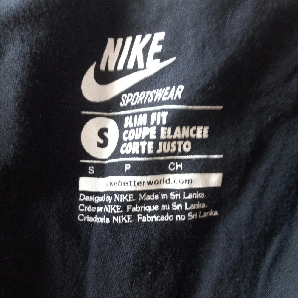 Nike‎ Womens Black V-Neck Graphic T-Shirt Abstract Sunburst Cotton Tee RN56323